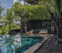 Villa Mana, De estar junto a la piscina