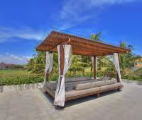 Villa Kalyani, Bale en el Jardín