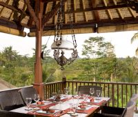 Villa Bayad, Essen im Freien