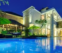 Villa LuWih, Villa bei Nacht